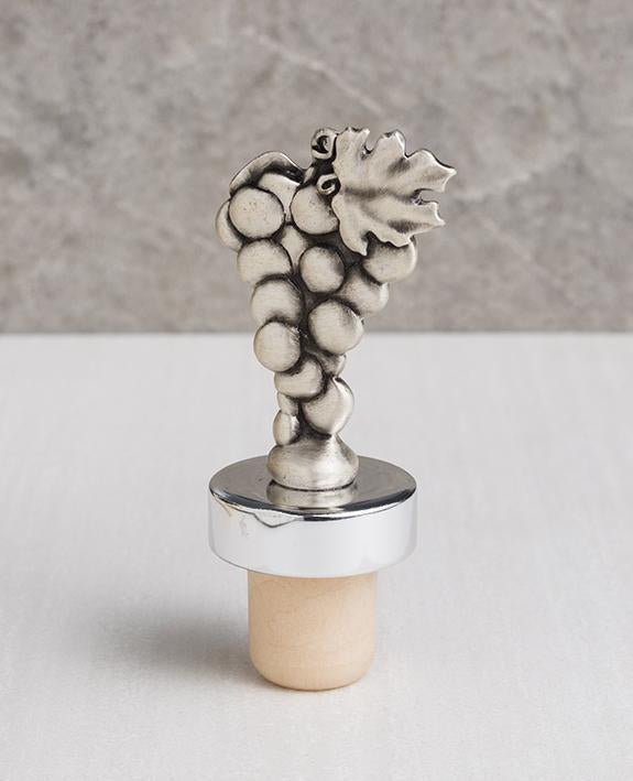 Sterling silver plated decoration on a cork. Length: 9 cm Width: 4 cm