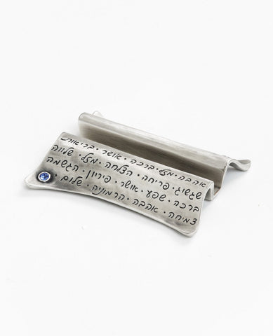 Sterling silver plated business card stand with a swarovsky crystal.  Length: 9 cm  Width: 6 cm