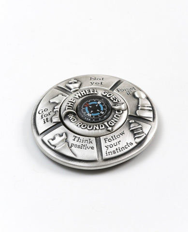 Desk compass plated in sterling silver.  Length: 8 cm  Width: 8 cm