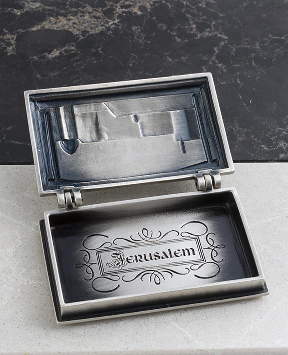 Sterling silver plated business card box with Jerusalem embossed.  Length: 7 cm  Width: 10 cm