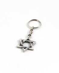A keychain with a Star of David coated in sterling silver. The gift that says everything. A Star of David that will go everywhere with you to give you the feeling of safety, protection and belonging. Strong, reliable and classically designed, it will always make for a wonderful gift.   Length: 5 cm  Width: 4 cm