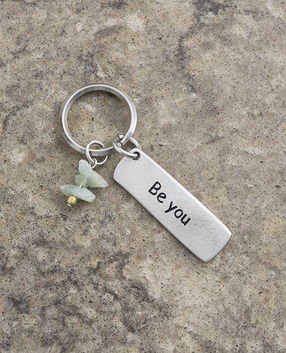 Sterling silver plated key ring with beads.  Length: 5 cm  Width: 2 cm