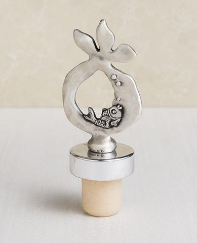 Sterling silver plated decoration on a cork.  Length: 9 cm  Width: 4 cm