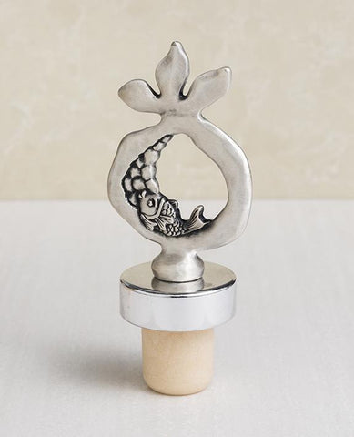Sterling silver plated decoration on a cork.  Length: 9 cm  Width: 4 cm