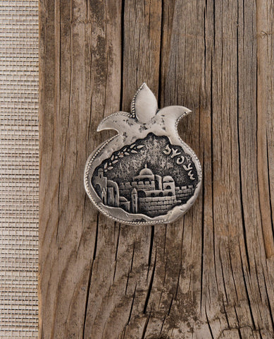 Pomegranate shaped magnet with the old city of Jerusalrm  Length: 5 cm  Width: 4 cm